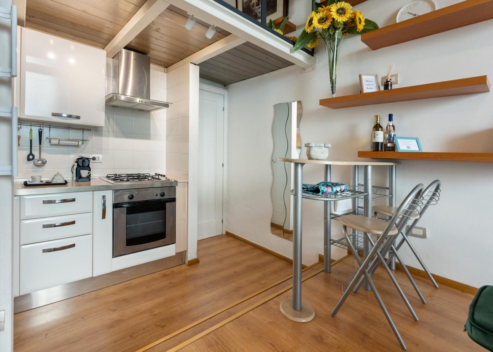 Via Cimabue 8B - Florence Charming Apartments - Metropolitan Loft In Florence - 20 Minute Walk To City Center - Excellent Base For Exploring - Less Than 5 Minute Walk To The Supermarket - Amazing Bakery On The Corner エクステリア 写真